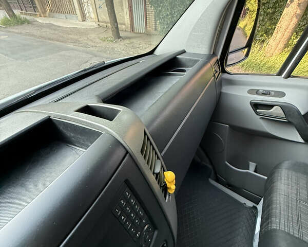 Белый Мерседес Sprinter, объемом двигателя 2.1 л и пробегом 303 тыс. км за 16500 $, фото 26 на Automoto.ua
