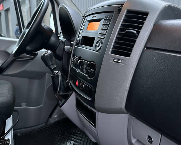 Белый Мерседес Sprinter, объемом двигателя 2.14 л и пробегом 280 тыс. км за 12300 $, фото 20 на Automoto.ua