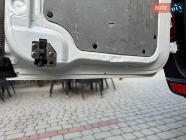 Белый Мерседес Sprinter, объемом двигателя 2.1 л и пробегом 385 тыс. км за 14999 $, фото 66 на Automoto.ua