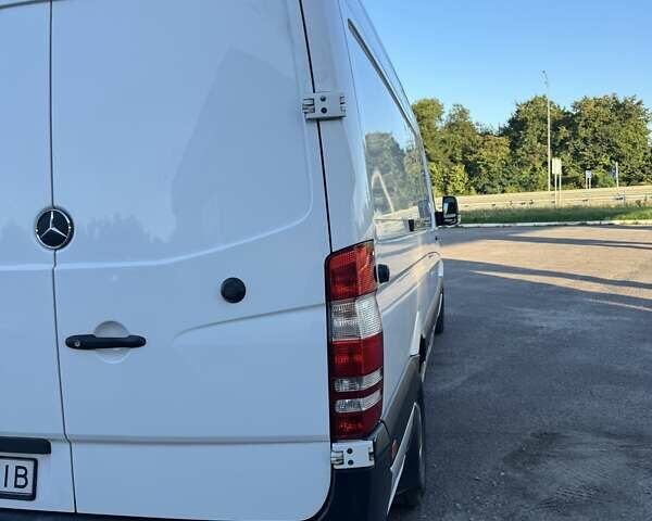 Белый Мерседес Sprinter, объемом двигателя 2.1 л и пробегом 325 тыс. км за 15999 $, фото 14 на Automoto.ua