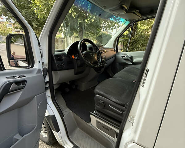 Белый Мерседес Sprinter, объемом двигателя 2.1 л и пробегом 303 тыс. км за 16500 $, фото 19 на Automoto.ua