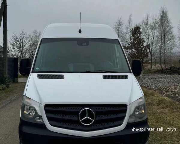 Белый Мерседес Sprinter, объемом двигателя 2.14 л и пробегом 340 тыс. км за 20000 $, фото 2 на Automoto.ua