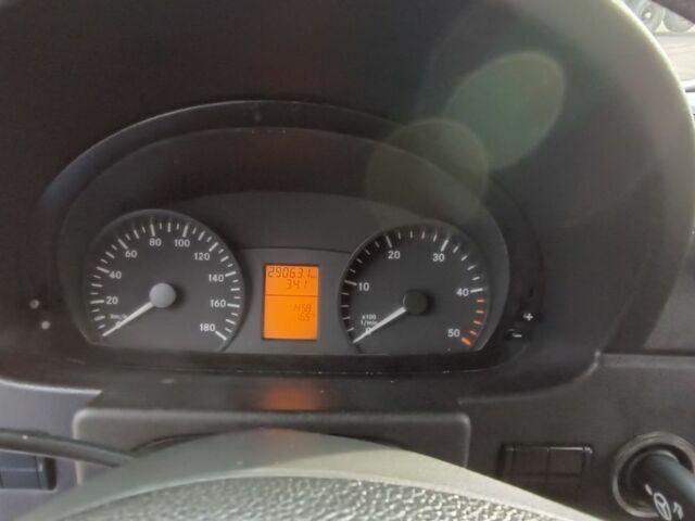 Белый Мерседес Sprinter, объемом двигателя 2.1 л и пробегом 291 тыс. км за 15500 $, фото 8 на Automoto.ua