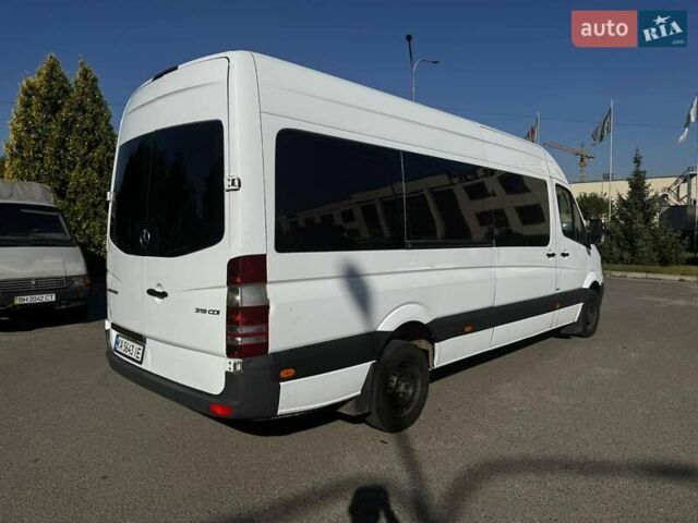 Белый Мерседес Sprinter, объемом двигателя 2.14 л и пробегом 391 тыс. км за 18000 $, фото 4 на Automoto.ua