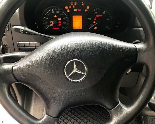 Белый Мерседес Sprinter, объемом двигателя 3 л и пробегом 224 тыс. км за 27000 $, фото 9 на Automoto.ua