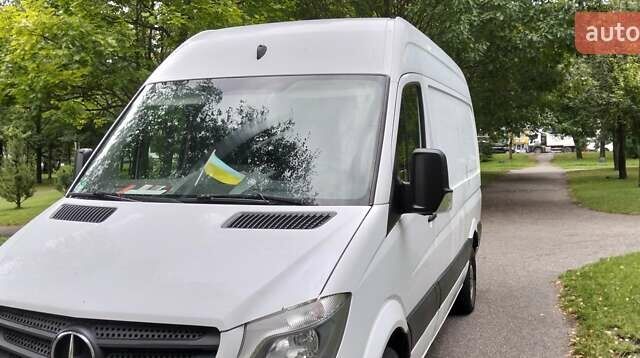 Белый Мерседес Sprinter, объемом двигателя 2.14 л и пробегом 370 тыс. км за 17000 $, фото 2 на Automoto.ua
