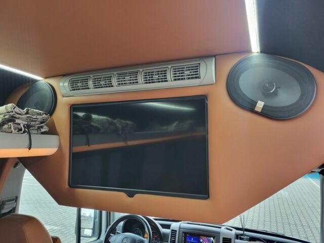 Белый Мерседес Sprinter, объемом двигателя 2.1 л и пробегом 330 тыс. км за 38999 $, фото 4 на Automoto.ua
