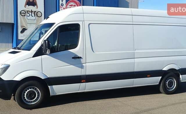 Белый Мерседес Sprinter, объемом двигателя 2.1 л и пробегом 301 тыс. км за 15999 $, фото 4 на Automoto.ua
