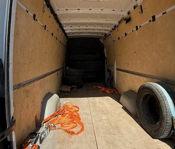 Білий Мерседес Sprinter, об'ємом двигуна 2.1 л та пробігом 250 тис. км за 13500 $, фото 5 на Automoto.ua