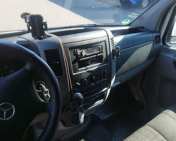 Белый Мерседес Sprinter, объемом двигателя 2.14 л и пробегом 450 тыс. км за 16500 $, фото 4 на Automoto.ua