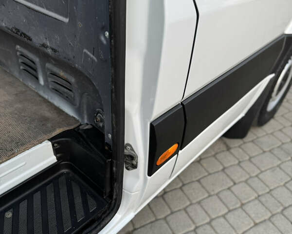Белый Мерседес Sprinter, объемом двигателя 2.1 л и пробегом 385 тыс. км за 14999 $, фото 76 на Automoto.ua