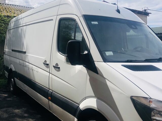 Белый Мерседес Sprinter, объемом двигателя 2.2 л и пробегом 423 тыс. км за 16358 $, фото 5 на Automoto.ua