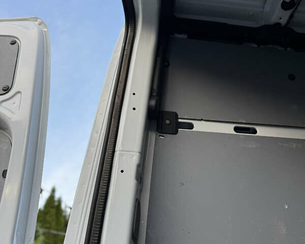 Белый Мерседес Sprinter, объемом двигателя 2.1 л и пробегом 385 тыс. км за 14999 $, фото 63 на Automoto.ua