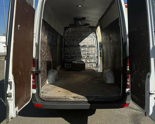 Белый Мерседес Sprinter, объемом двигателя 2.14 л и пробегом 391 тыс. км за 18000 $, фото 6 на Automoto.ua