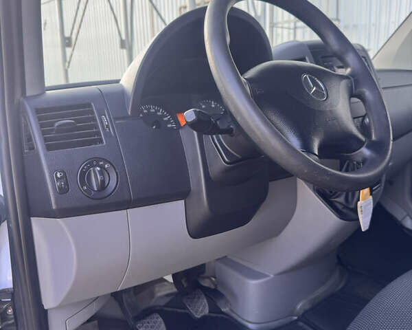 Білий Мерседес Sprinter, об'ємом двигуна 2.2 л та пробігом 329 тис. км за 15999 $, фото 8 на Automoto.ua