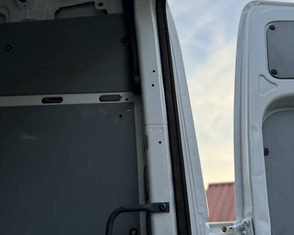 Белый Мерседес Sprinter, объемом двигателя 2.1 л и пробегом 385 тыс. км за 14999 $, фото 65 на Automoto.ua