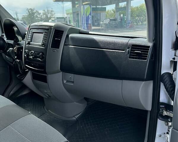 Белый Мерседес Sprinter, объемом двигателя 2.14 л и пробегом 419 тыс. км за 15800 $, фото 9 на Automoto.ua