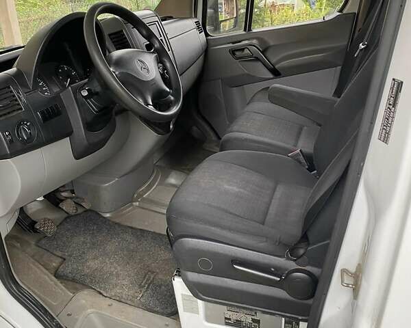 Белый Мерседес Sprinter, объемом двигателя 2.2 л и пробегом 112 тыс. км за 24950 $, фото 7 на Automoto.ua