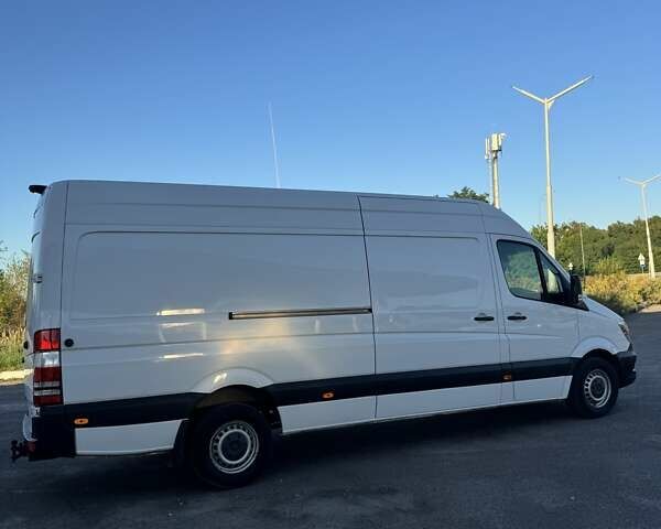 Белый Мерседес Sprinter, объемом двигателя 2.1 л и пробегом 325 тыс. км за 15999 $, фото 17 на Automoto.ua