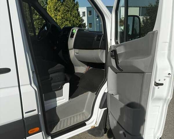 Белый Мерседес Sprinter, объемом двигателя 2.14 л и пробегом 391 тыс. км за 18000 $, фото 7 на Automoto.ua