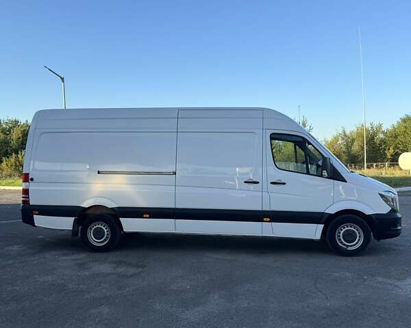 Белый Мерседес Sprinter, объемом двигателя 2.1 л и пробегом 325 тыс. км за 15999 $, фото 18 на Automoto.ua