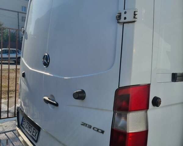 Белый Мерседес Sprinter, объемом двигателя 2.14 л и пробегом 425 тыс. км за 13400 $, фото 1 на Automoto.ua