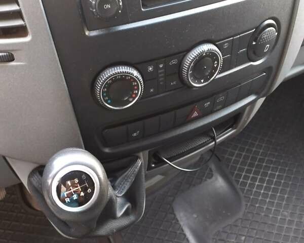 Белый Мерседес Sprinter, объемом двигателя 2.2 л и пробегом 399 тыс. км за 15600 $, фото 24 на Automoto.ua
