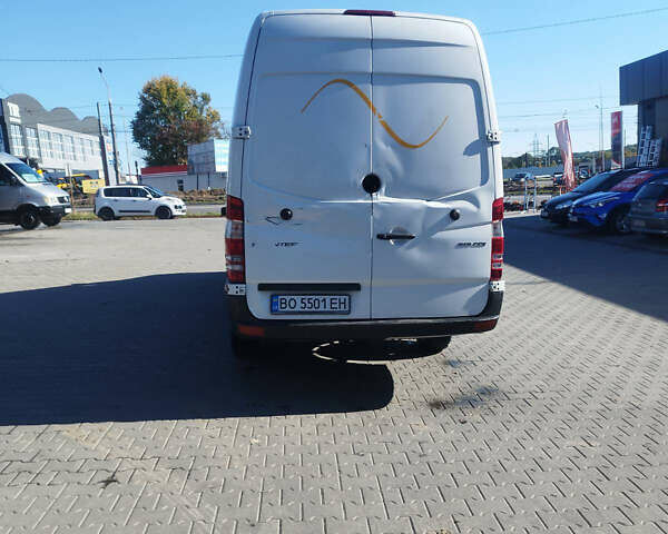 Белый Мерседес Sprinter, объемом двигателя 2.14 л и пробегом 450 тыс. км за 16500 $, фото 2 на Automoto.ua