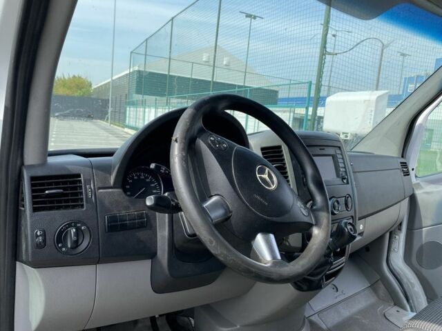 Белый Мерседес Sprinter, объемом двигателя 2.2 л и пробегом 392 тыс. км за 14441 $, фото 7 на Automoto.ua