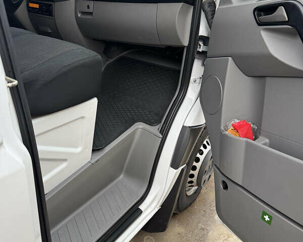 Белый Мерседес Sprinter, объемом двигателя 2.2 л и пробегом 195 тыс. км за 43000 $, фото 14 на Automoto.ua