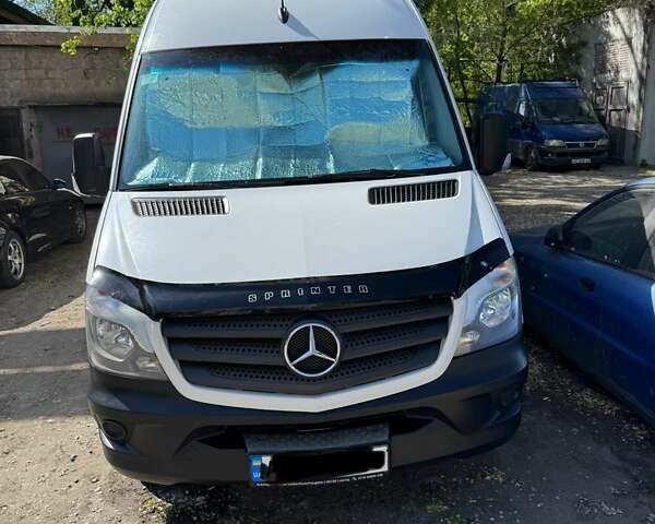 Белый Мерседес Sprinter, объемом двигателя 0 л и пробегом 220 тыс. км за 16500 $, фото 1 на Automoto.ua