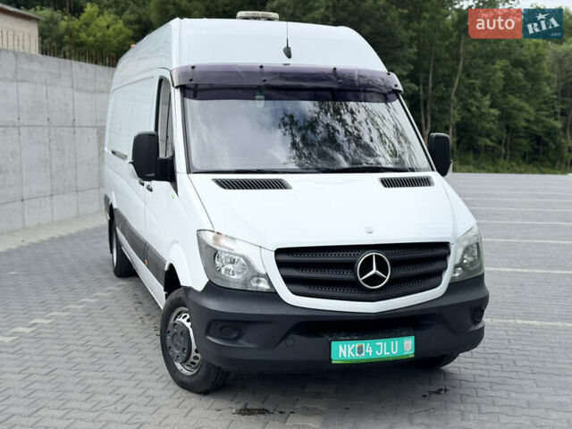 Белый Мерседес Sprinter, объемом двигателя 3 л и пробегом 245 тыс. км за 35351 $, фото 2 на Automoto.ua