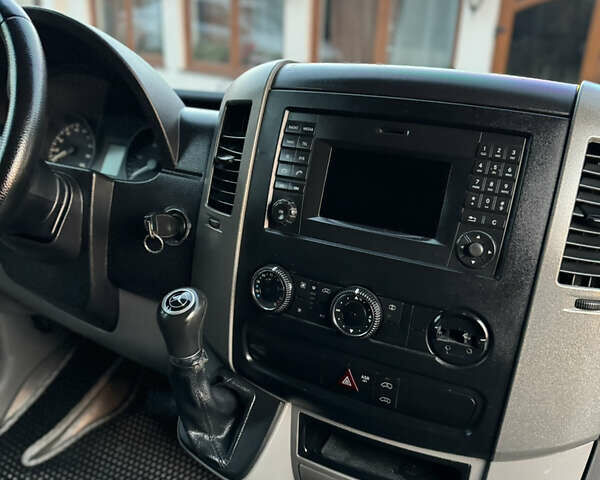 Белый Мерседес Sprinter, объемом двигателя 2.1 л и пробегом 431 тыс. км за 16499 $, фото 26 на Automoto.ua