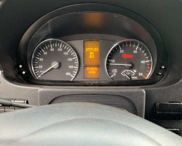 Белый Мерседес Sprinter, объемом двигателя 2.1 л и пробегом 377 тыс. км за 23000 $, фото 18 на Automoto.ua