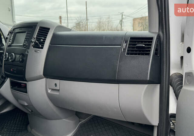 Белый Мерседес Sprinter, объемом двигателя 3 л и пробегом 440 тыс. км за 28500 $, фото 29 на Automoto.ua