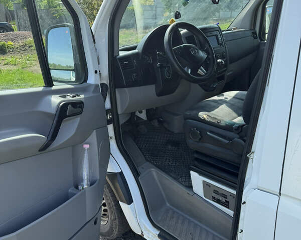 Белый Мерседес Sprinter, объемом двигателя 2.14 л и пробегом 382 тыс. км за 11500 $, фото 8 на Automoto.ua