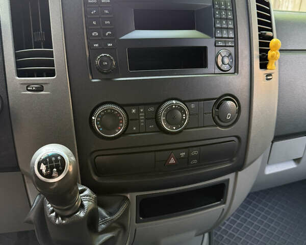 Белый Мерседес Sprinter, объемом двигателя 2.1 л и пробегом 303 тыс. км за 16500 $, фото 21 на Automoto.ua
