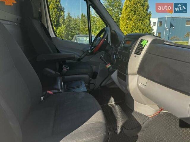 Белый Мерседес Sprinter, объемом двигателя 2.14 л и пробегом 391 тыс. км за 18000 $, фото 8 на Automoto.ua