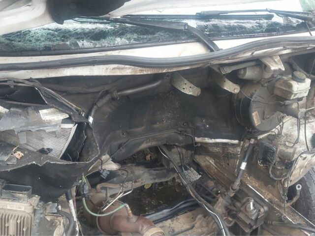 Белый Мерседес Sprinter, объемом двигателя 2.2 л и пробегом 350 тыс. км за 1903 $, фото 7 на Automoto.ua