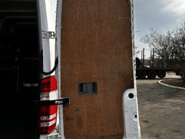 Белый Мерседес Sprinter, объемом двигателя 2.1 л и пробегом 291 тыс. км за 15500 $, фото 11 на Automoto.ua