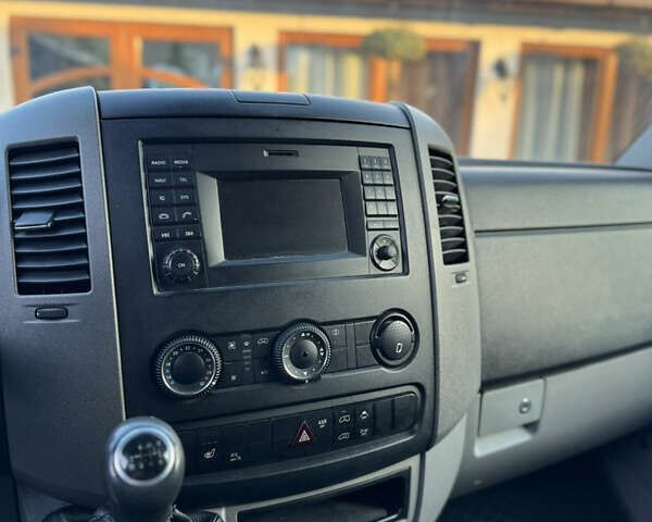 Белый Мерседес Sprinter, объемом двигателя 2.1 л и пробегом 385 тыс. км за 14999 $, фото 32 на Automoto.ua