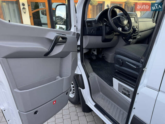 Белый Мерседес Sprinter, объемом двигателя 2.1 л и пробегом 385 тыс. км за 14999 $, фото 28 на Automoto.ua