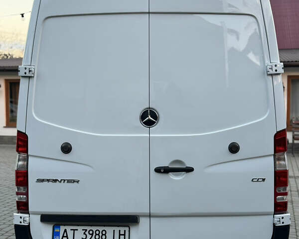 Белый Мерседес Sprinter, объемом двигателя 2.1 л и пробегом 431 тыс. км за 16499 $, фото 2 на Automoto.ua