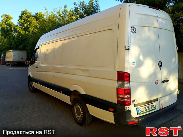 Белый Мерседес Sprinter, объемом двигателя 2.1 л и пробегом 490 тыс. км за 15000 $, фото 4 на Automoto.ua