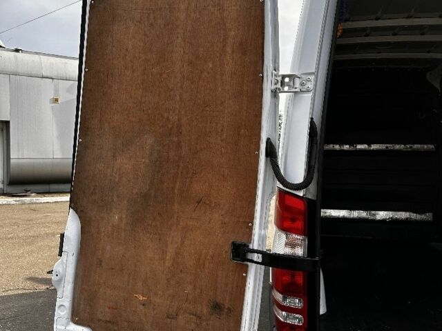 Белый Мерседес Sprinter, объемом двигателя 2.1 л и пробегом 291 тыс. км за 15500 $, фото 10 на Automoto.ua