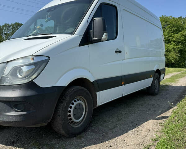 Белый Мерседес Sprinter, объемом двигателя 2.14 л и пробегом 382 тыс. км за 11500 $, фото 2 на Automoto.ua