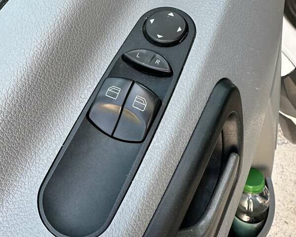 Белый Мерседес Sprinter, объемом двигателя 2.14 л и пробегом 134 тыс. км за 22500 $, фото 17 на Automoto.ua