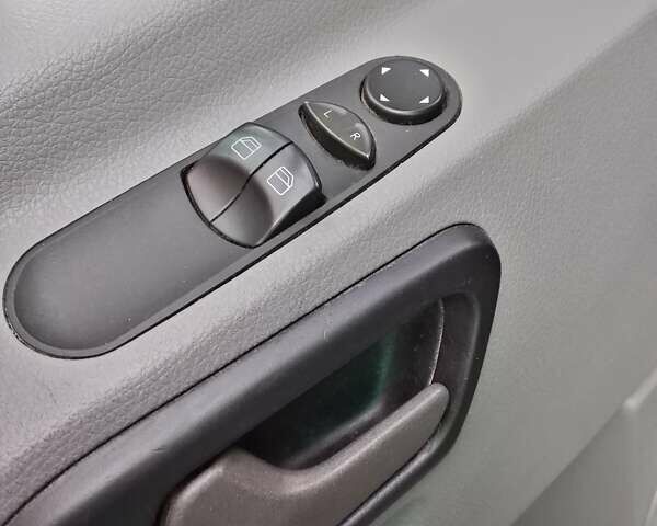 Белый Мерседес Sprinter, объемом двигателя 2.2 л и пробегом 399 тыс. км за 15600 $, фото 25 на Automoto.ua