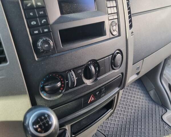 Белый Мерседес Sprinter, объемом двигателя 2.14 л и пробегом 425 тыс. км за 13400 $, фото 4 на Automoto.ua