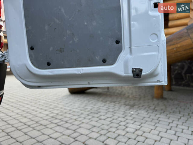 Білий Мерседес Sprinter, об'ємом двигуна 2.14 л та пробігом 385 тис. км за 15750 $, фото 66 на Automoto.ua